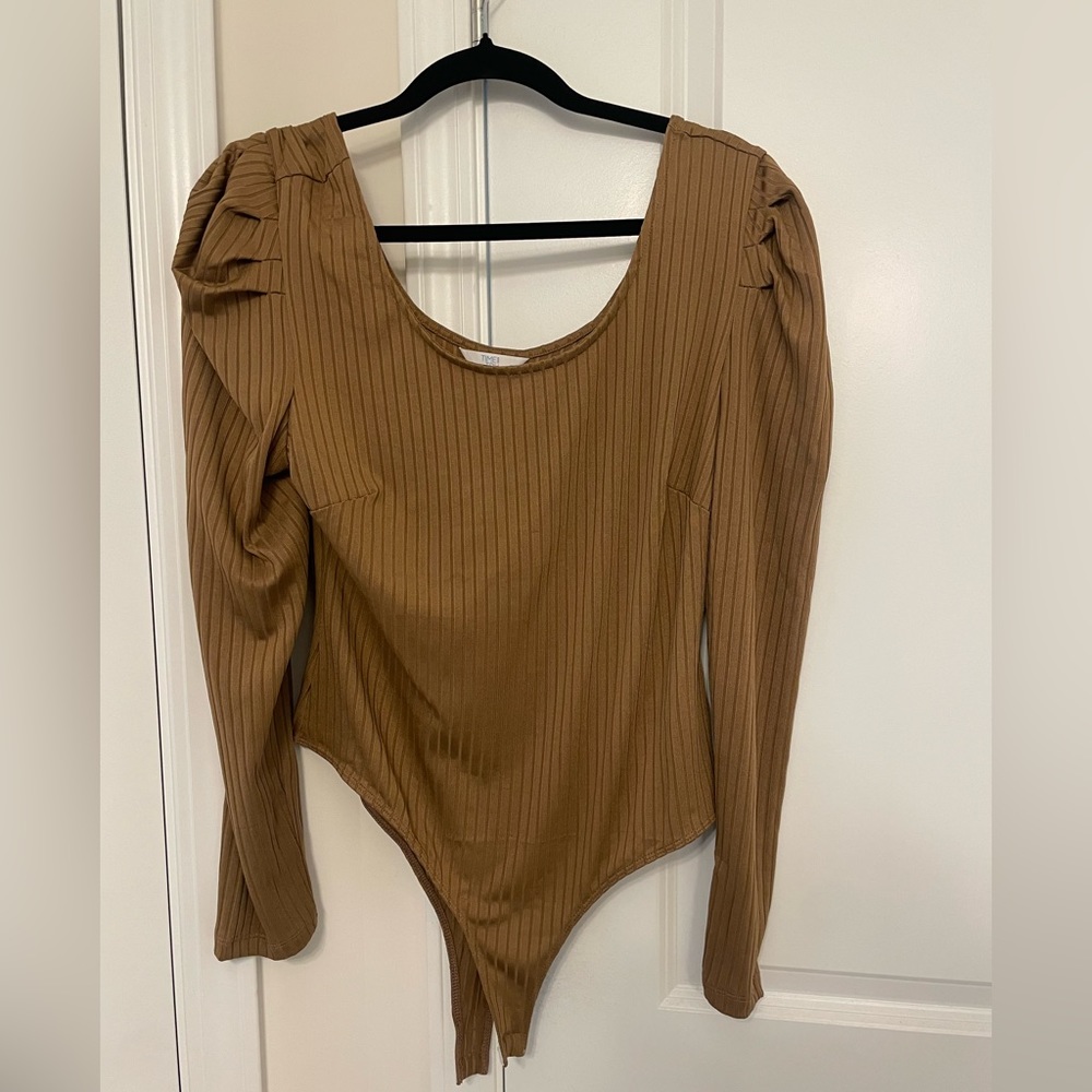 Time and Tru Lg. Tan puff sleeve bodysuit EUC - Picture 3 of 3